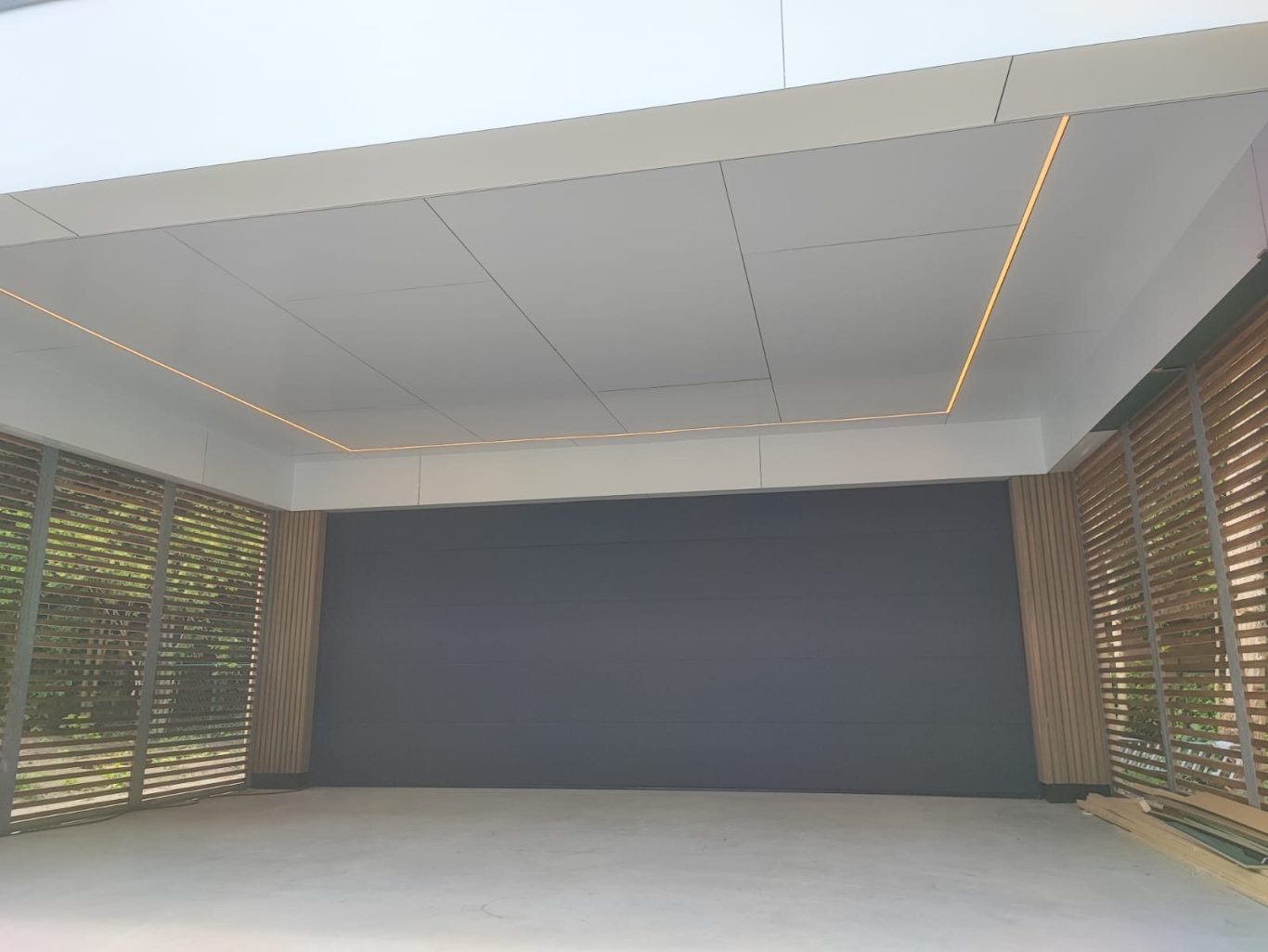 Garage met carport in Borger, gebouwd door SmartFast House met BAS I-profielen en I-liggers.