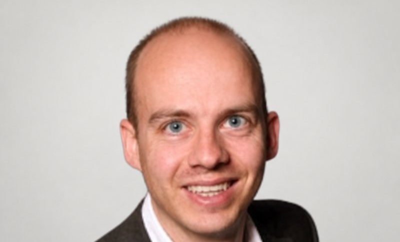 Portret van John Smits, betrokken bij commerciële ontwikkeling en samenwerking bij BAS Panels.